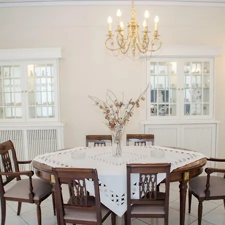 Centrally Located Stylish Apartamento