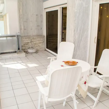 Centrally Located Stylish Apartamento