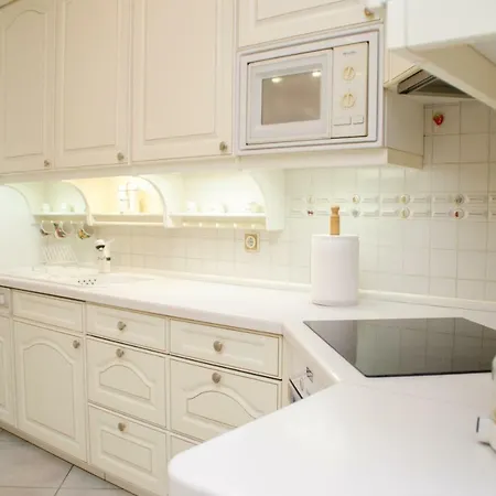 Apartamento Centrally Located Stylish *