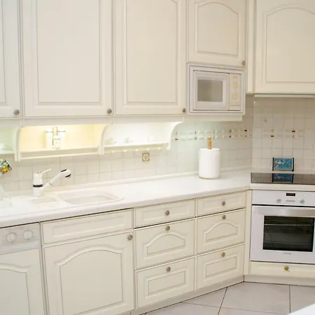 Centrally Located Stylish Apartamento Cavala